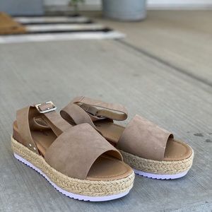 Brand New Women’s Taupe Platform Sandals